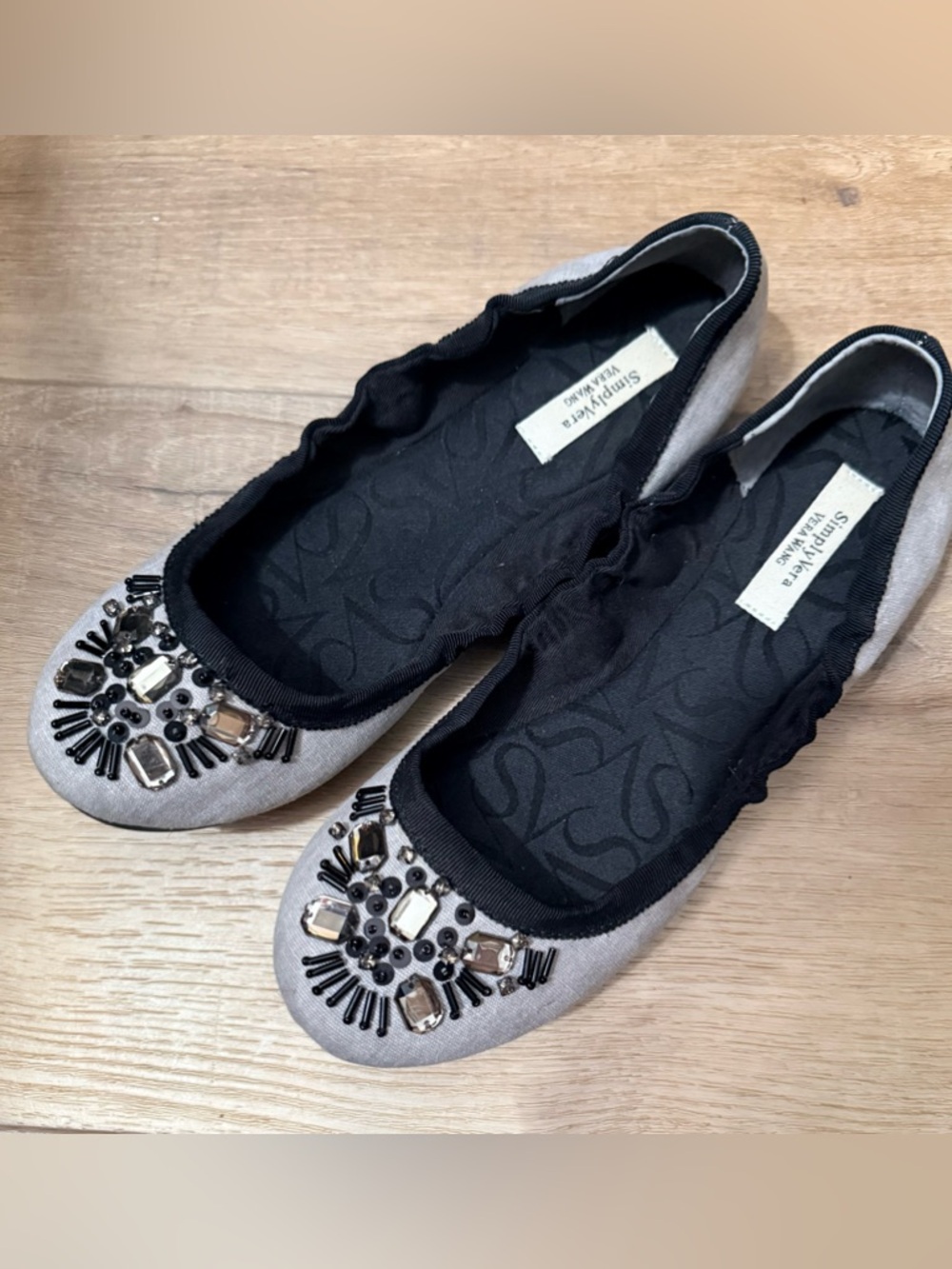 Simply Vera Vera Wang Gray Rhinestone Embellished Ballet Flats Sz.7.5 EUC